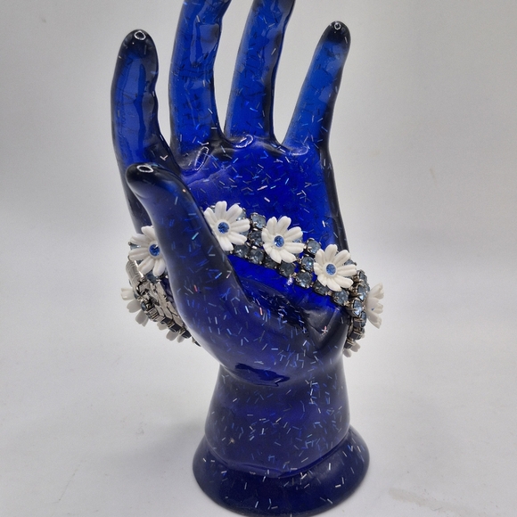 VTG White Flowers & Blue Rhinestones Silvertone Bracelet | Unsigned - Picture 2 of 7